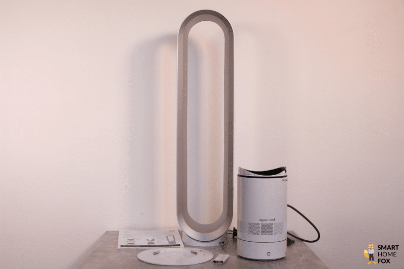 Der Dyson Cool AM07 Turmventilator besteht aus einem Sockel und dem ovalen Luftauslassring